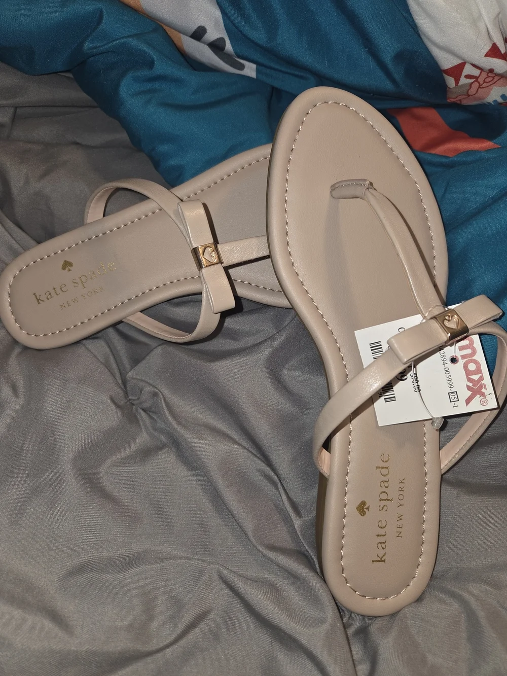 NWT- kate spade Pinkish Cream Leather Thong Sandals With Bow Accent Size: 7